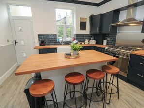 Dishwasher, cookware/dishes/utensils