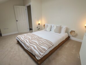 3 bedrooms, individually decorated, individually furnished - 11 Bronte Street (Keighley)