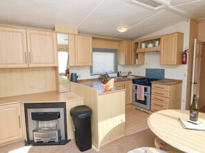 Cookware/dishes/utensils