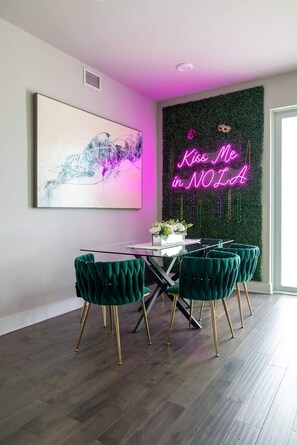 Dining - Kiss Me in NOLA! 2 BR Condo King Beds (New Orleans)