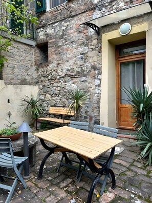 Outdoor dining - 'Arco - Antiche Dimore' with Shared Pool, Wi-Fi, and Air Conditioning (Siena)