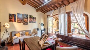 Fernseher, Tischtennisplatte