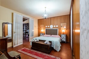 WiFi, bed sheets - 'Arco - Antiche Dimore' with Shared Pool, Wi-Fi, and Air Conditioning (Siena)