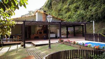 Rumah, Boleh Merokok | 4 kamar tidur