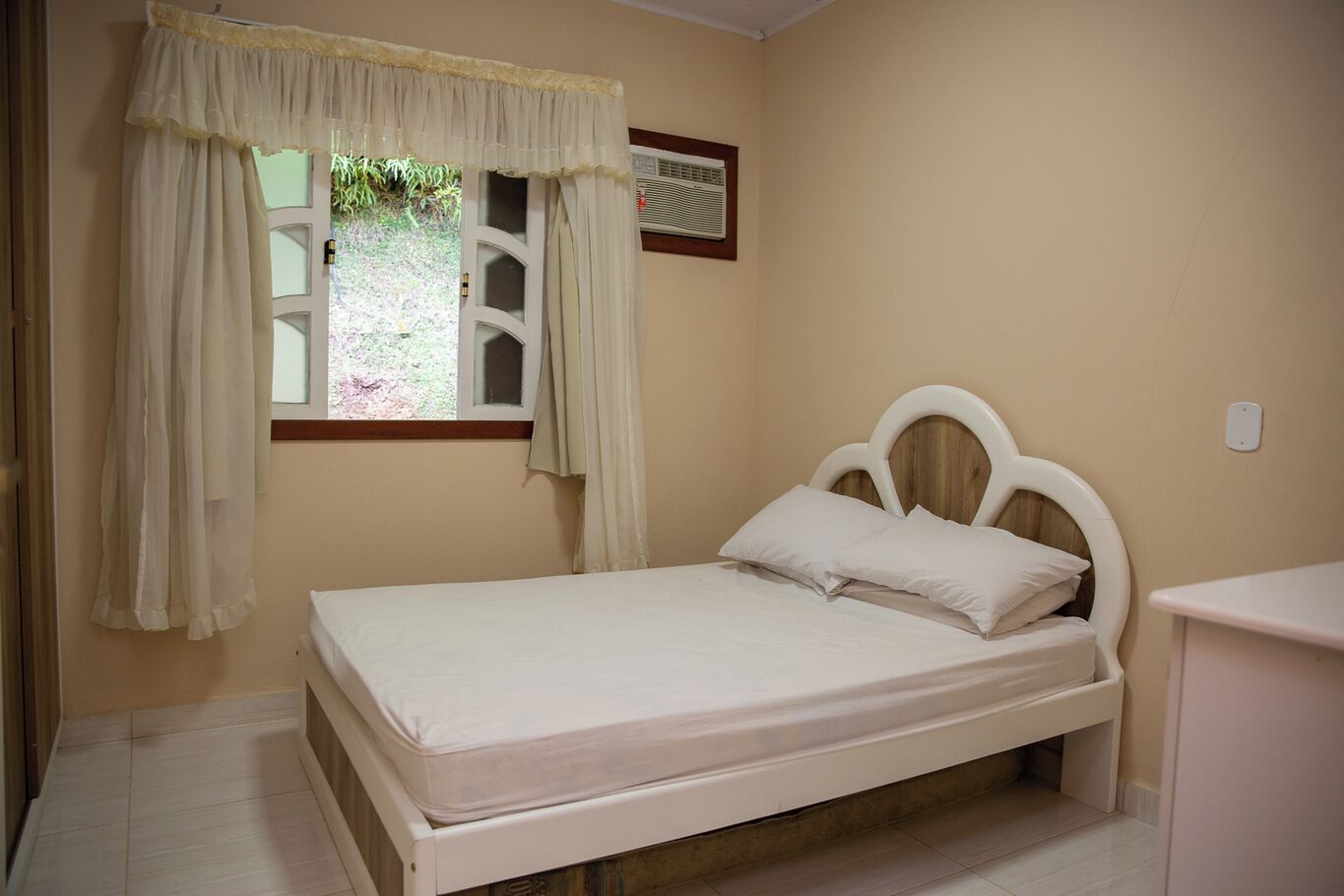 4 عدّة غرف نوم