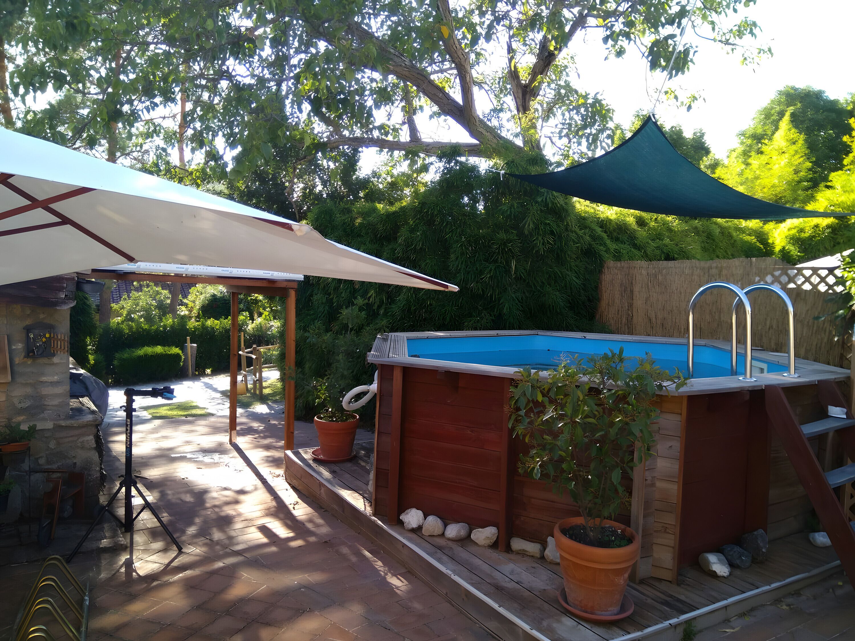 Tina de hidromasaje al aire libre