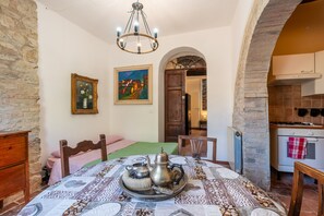 Dining - Apartment 'Il Caminetto - Antiche Dimore' with Shared Pool, Wi-Fi and Air Conditioning (Siena)