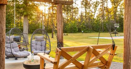 The Mushroom King Bed w/ Sauna, Fire Pit, & Hot Tub