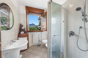 Family Apartment, Multiple Bedrooms (Casa Malpensata) | Bathroom