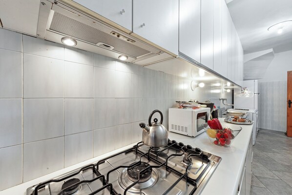 Family Apartment, 2 Bedrooms, Microwave (Casa Malpensata: Lake View Garden) | Private kitchen - Casa Malpensata: Lake View Garden House (Porto Valtravaglia)