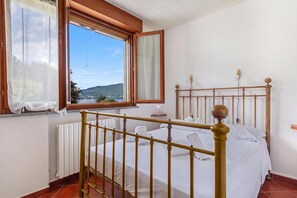 Familienapartment, 2 Schlafzimmer, Mikrowelle (Casa Malpensata: Lake View Garden) | 2 Schlafzimmer