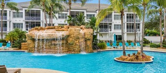 Tranquil 2-bedroom condo, resort pool,2 miles to beach
