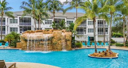 Tranquil 2-bedroom condo, resort pool,2 miles to beach
