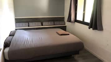 2 habitaciones, tabla de planchar con plancha, wifi y ropa de cama