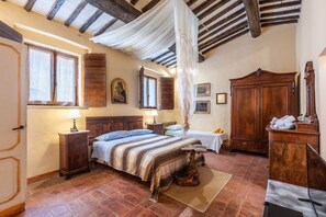 1 bedroom, WiFi, bed sheets - Quercia - Antiche Dimore Room with Shared Pool, Wi-Fi & Air Conditioning (Siena)