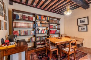 Interior - Quercia - Antiche Dimore Room with Shared Pool, Wi-Fi & Air Conditioning (Siena)