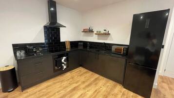 Frigorífic, microones, forn i placa de cuina