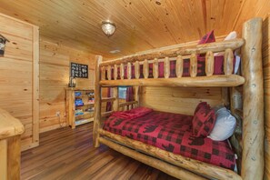 4 bedrooms, desk, iron/ironing board, free WiFi
