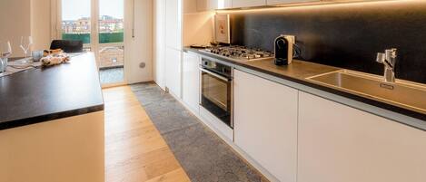 舒適雙人房 | 私人廚房 | 大型雪櫃/冰箱、微波爐、焗爐、爐具