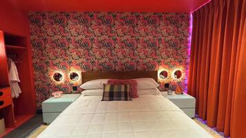 WiFi, bed sheets