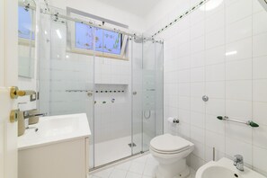 Shower, towels