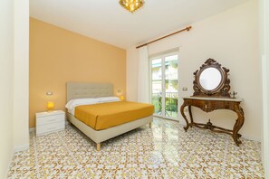 2 Schlafzimmer, Babybetten, Bettwäsche