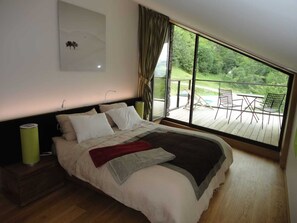 5 chambres, fer et planche Ă repasser