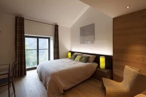 5 bedrooms, iron/ironing board