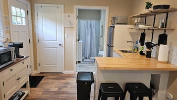 Refrigerador, microondas, horno, placa de cocina