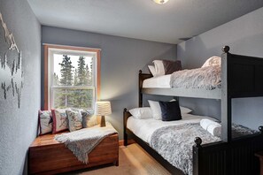 3 bedrooms, travel cot, WiFi, bed sheets