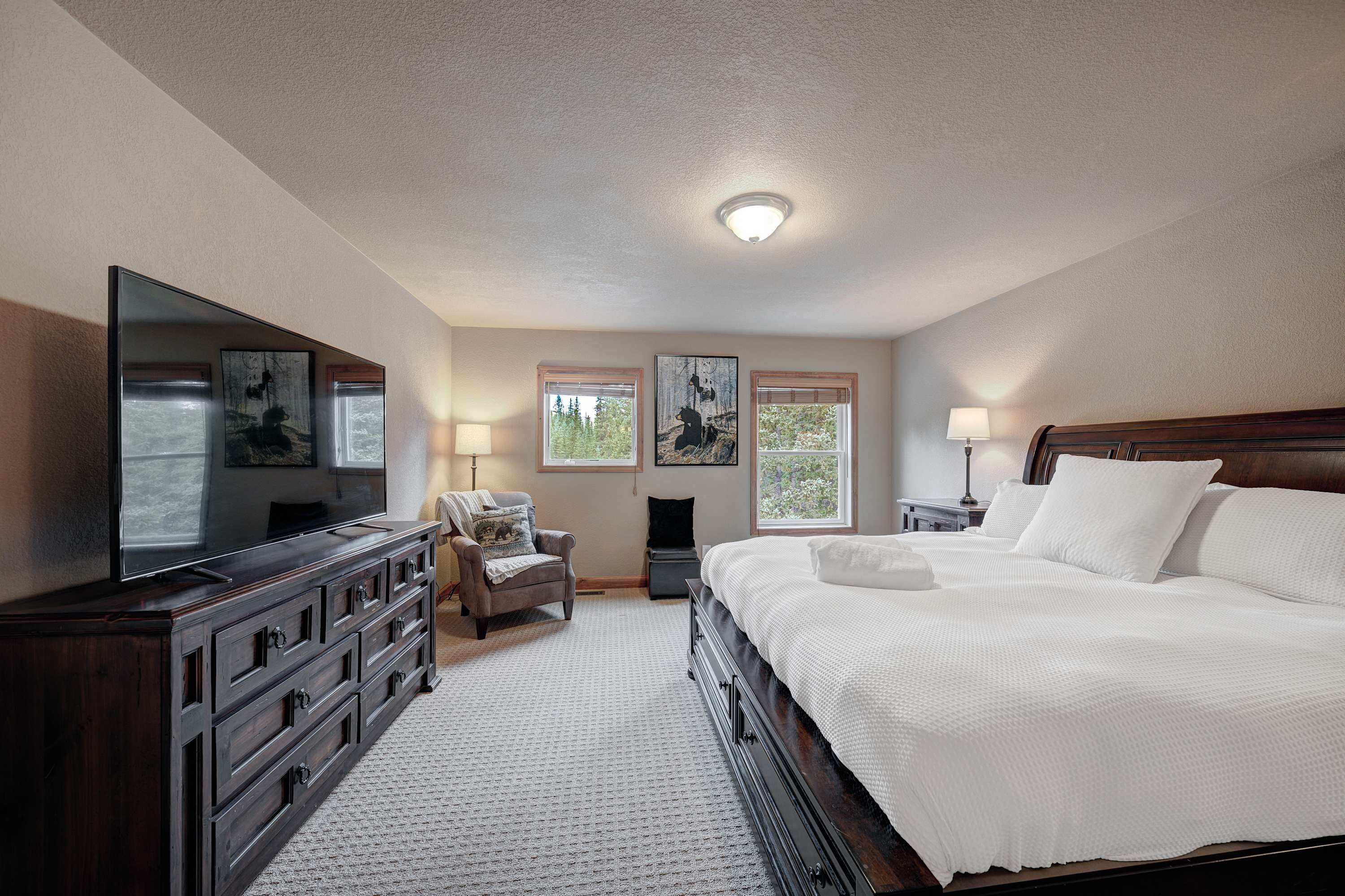 3 bedrooms, travel crib, WiFi, bed sheets