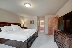 3 bedrooms, travel cot, WiFi, bed sheets