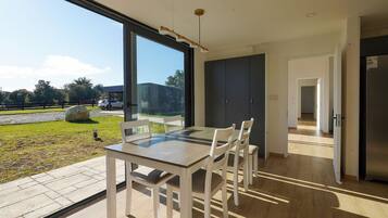 Apartment | Outdoor dining