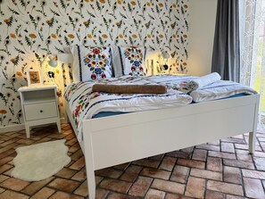 2 bedrooms, WiFi, bed sheets