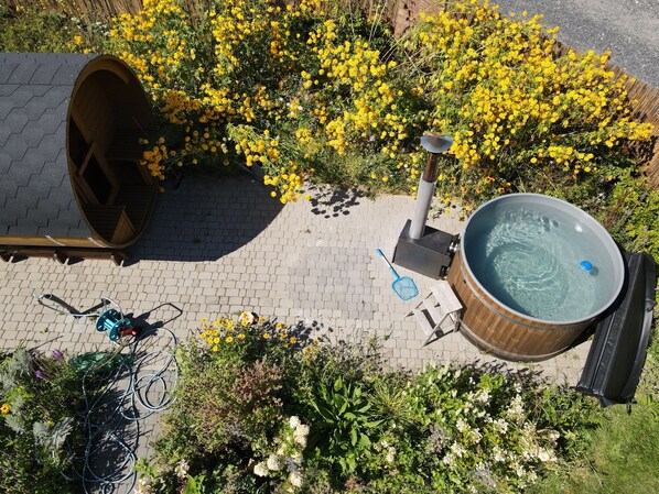 Outdoor spa tub