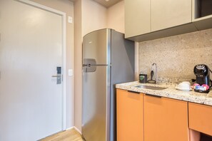 Fridge, microwave, stovetop, cookware/dishes/utensils