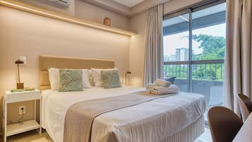 Työpöytä, kannettavalle tietokoneelle sopiva työtila, ilmainen Wi-Fi