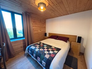 3 bedrooms, bed sheets