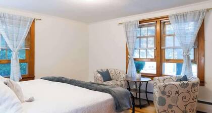 Naples Village Retreat - Heart of the Lakes Region