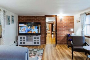 Televisión y oficina 