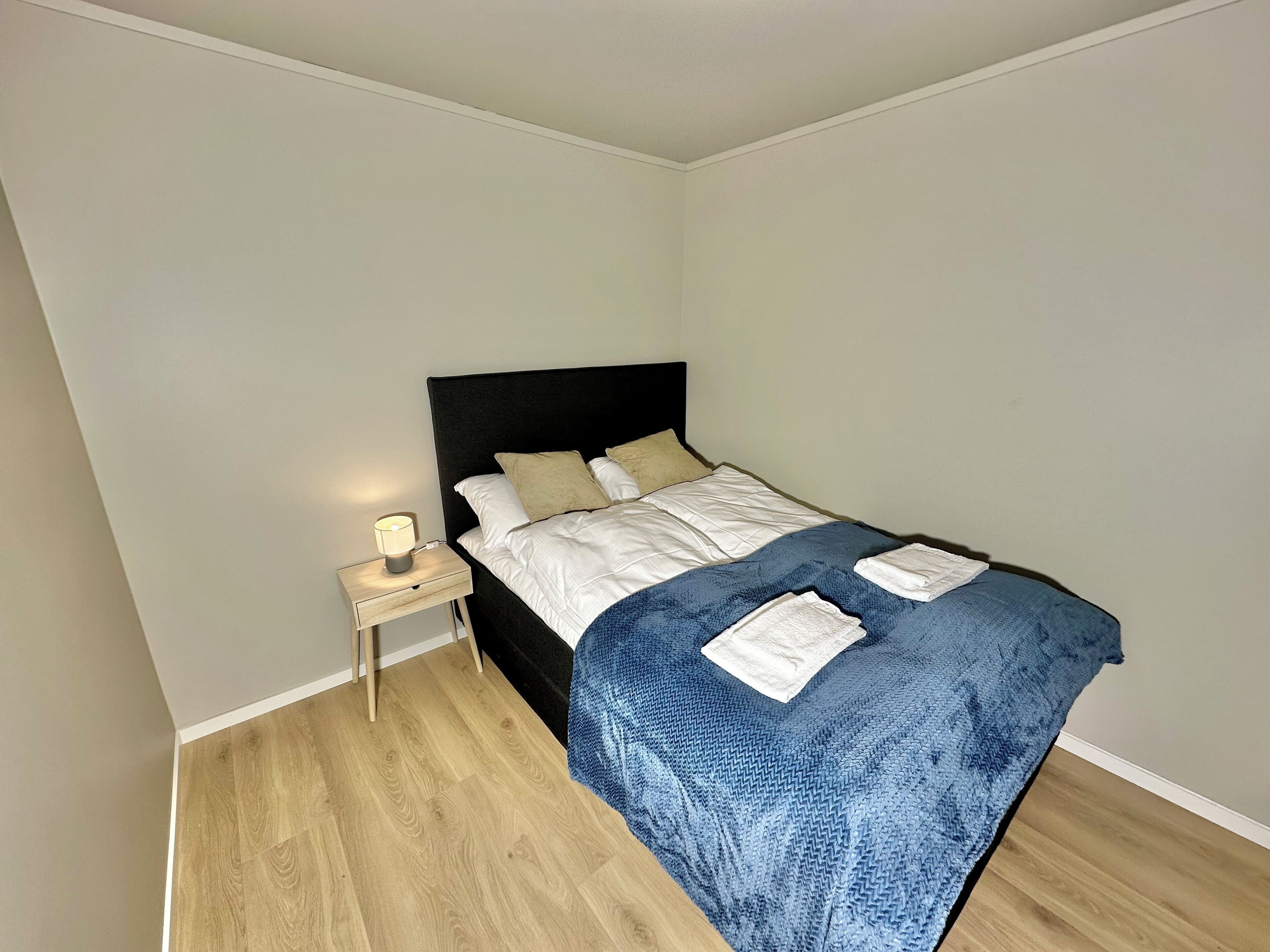 4 makuuhuonetta, silitysrauta/-lauta, Wi-Fi, vuodevaatteet