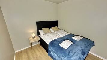4 habitaciones, tabla de planchar con plancha, wifi y ropa de cama