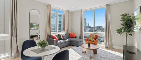 Téléviseur, bureau