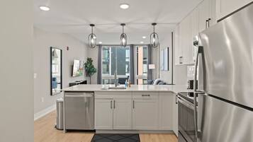 Fridge, microwave, oven, stovetop