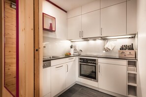 Refrigerador, horno, parrilla de estufa y lavavajillas