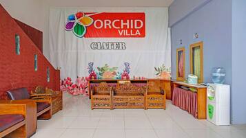 Área de estar no saguão