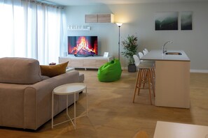 TV - Beautiful apartment, 2 bedrooms, infinity pool, gym, 400 meters from the beach (abades)