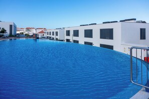 Pool - Beautiful apartment, 2 bedrooms, infinity pool, gym, 400 meters from the beach (abades)