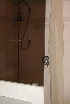 Shower, towels
