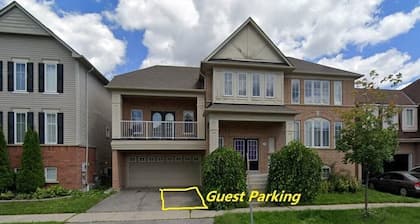 Private 2-BD, 1 Bath, with 1 packing Close to Hwy 401/407/412 with all you need